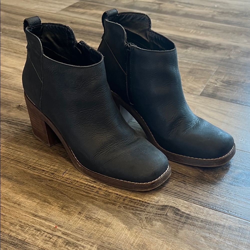 Crown Vintage Black Ankle Boots | Size 8